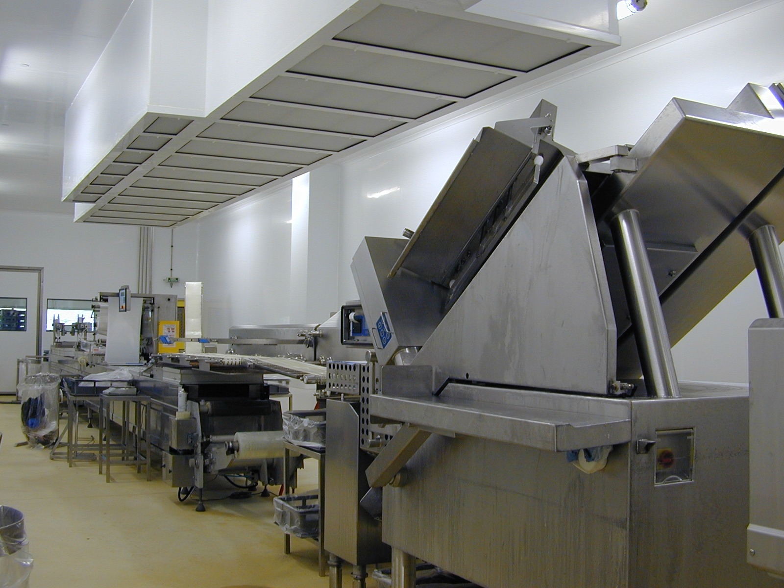 Laminar flow - slicing room