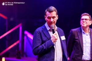 Frédéric Minssieux prend la parole sur scène lors de la cérémonie du Prix EY de l’Entrepreneur de l’Année 2026.